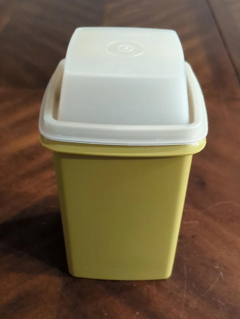Vintage Tupperware Green Pickle Keeper With Strainer & Lid Model 1330-3 Made USA